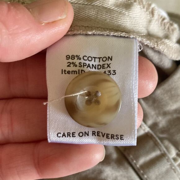 LL Bean Khaki Shorts, Size 2 - Picture 4 of 5